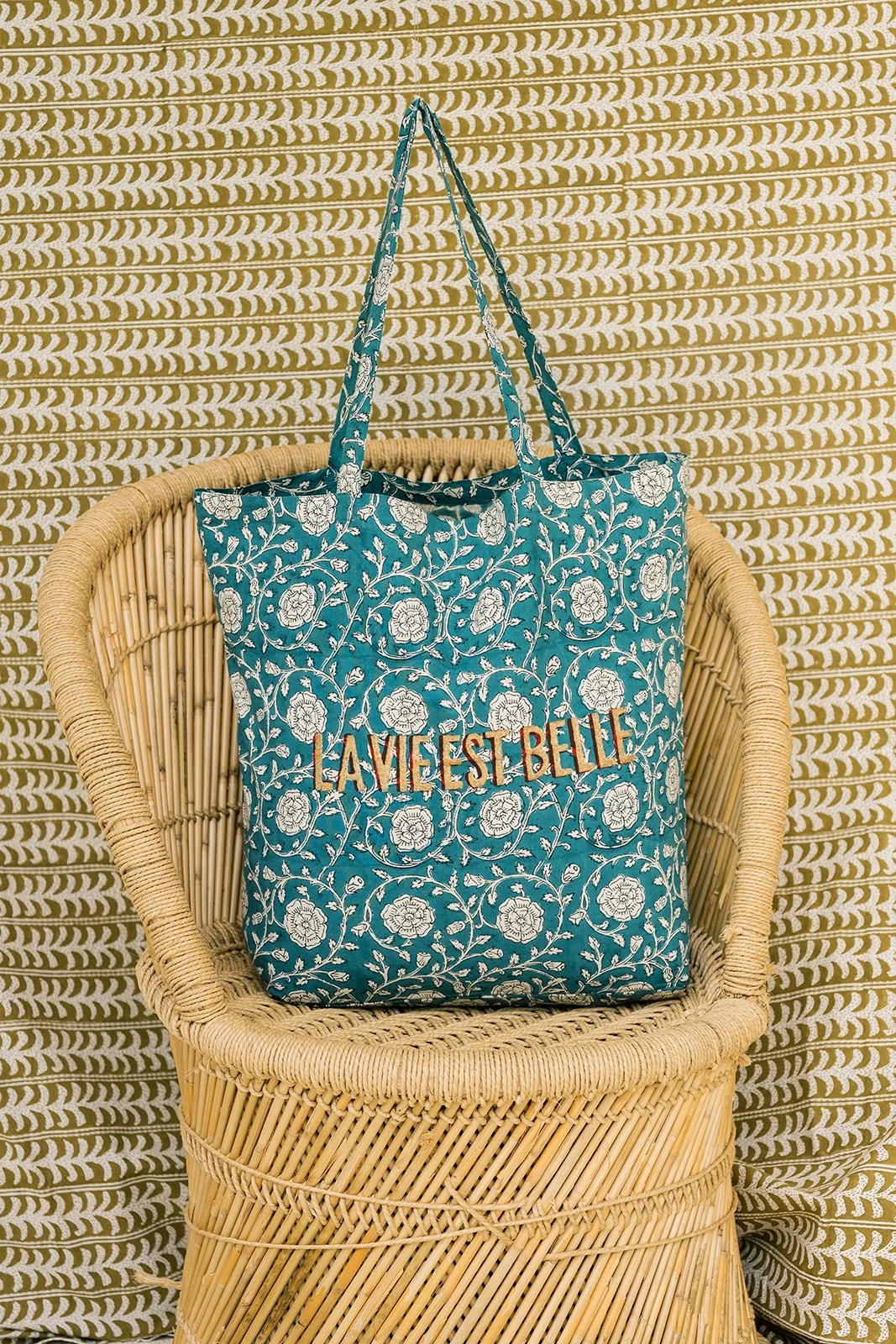 Green La Vie est Belle Cloth Tote