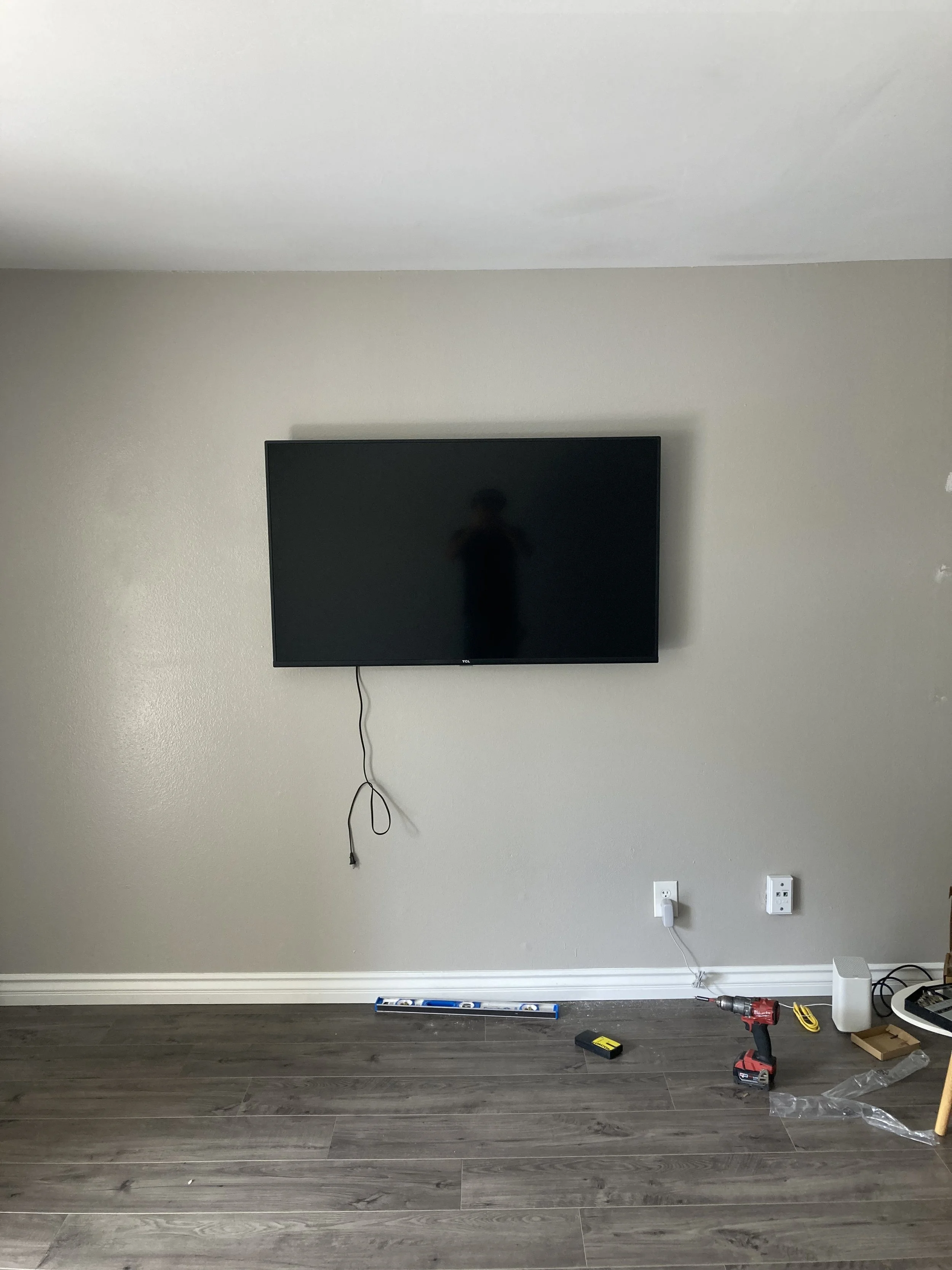TV professionally mounted by HUGE Handyman in San Diego home