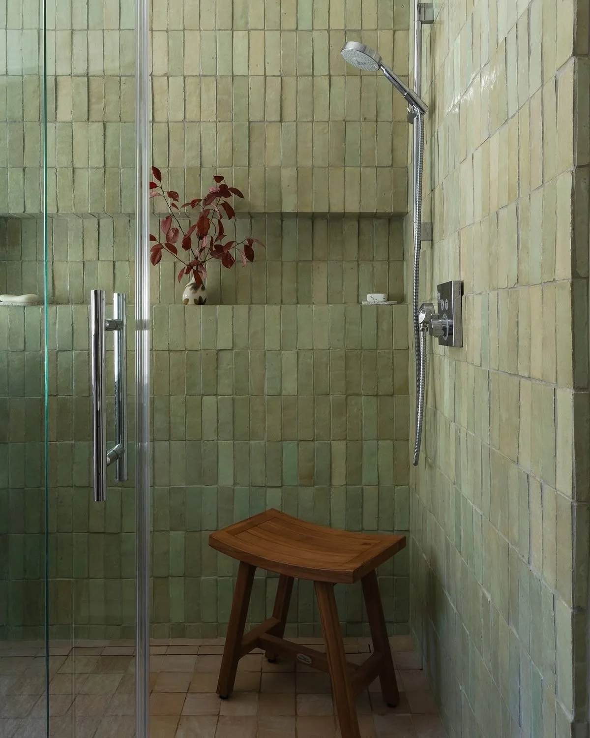 Nothing beats the right tile combo in a shower 🚿

Images via Pinterest

#casetteinteriors