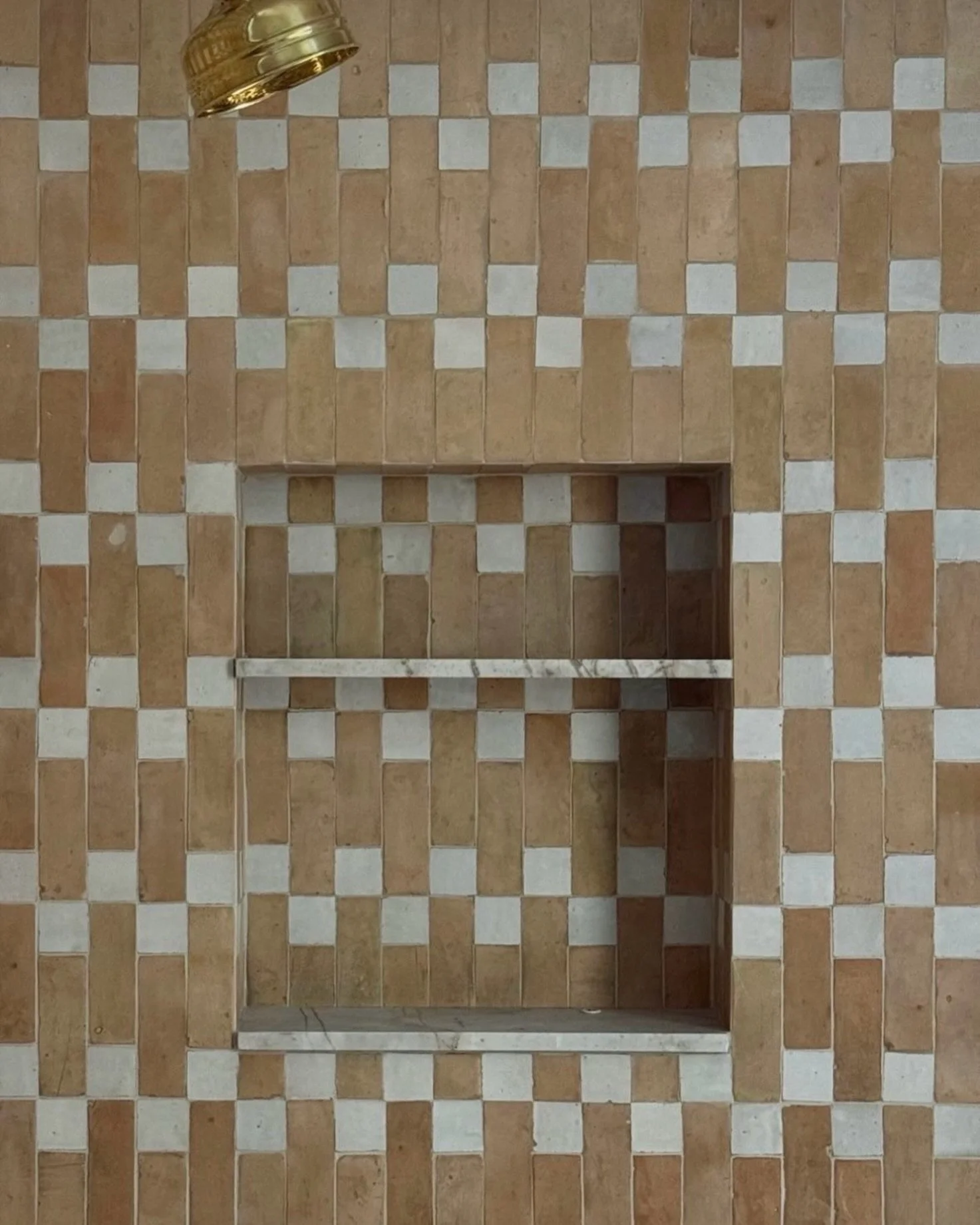 Friday Find.

Checkerboard but make it earthy. I love how the browns are doing enough work that the grid almost disappears✨

Image via Pinterest
