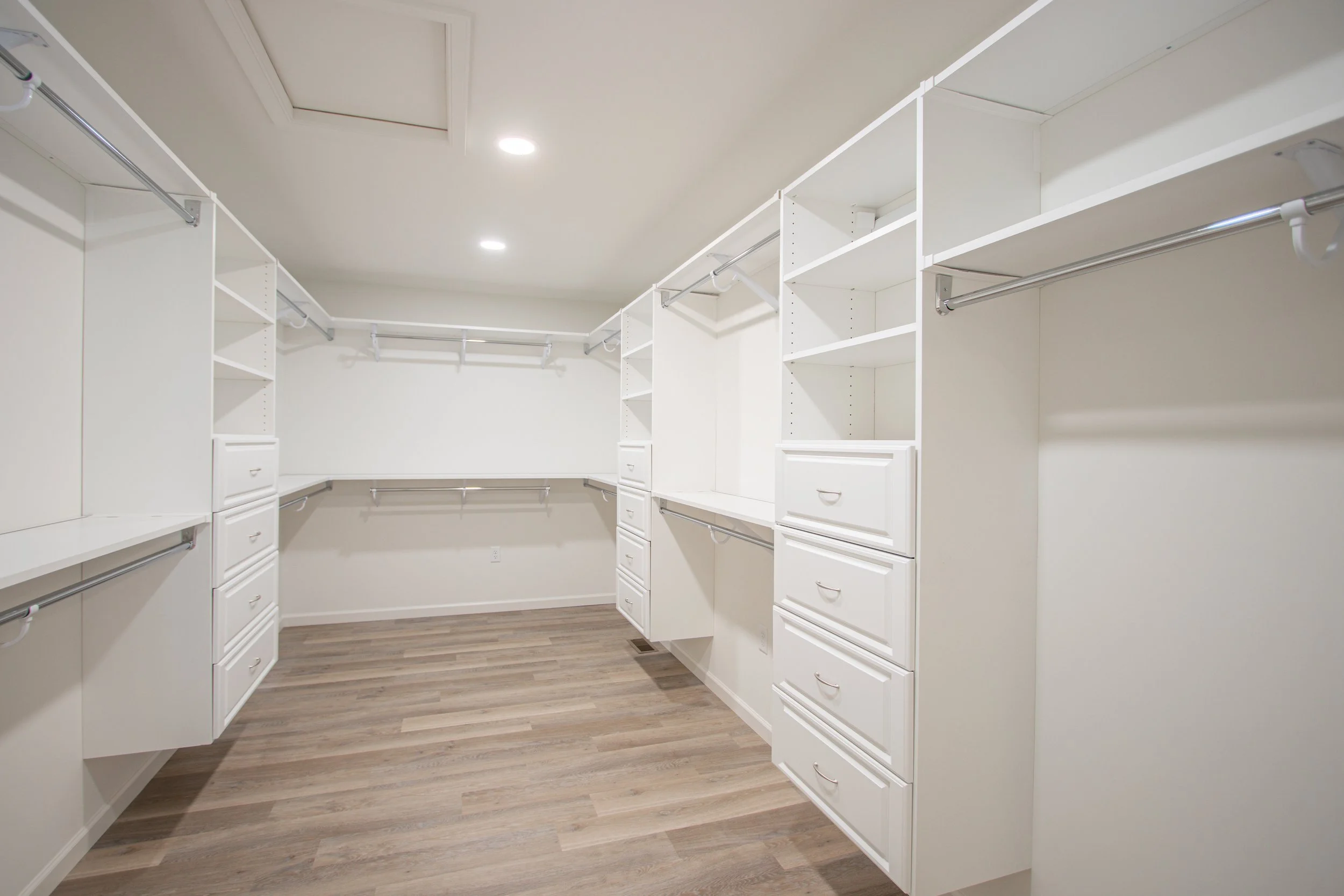 Bathroom 3 (WIC).jpg