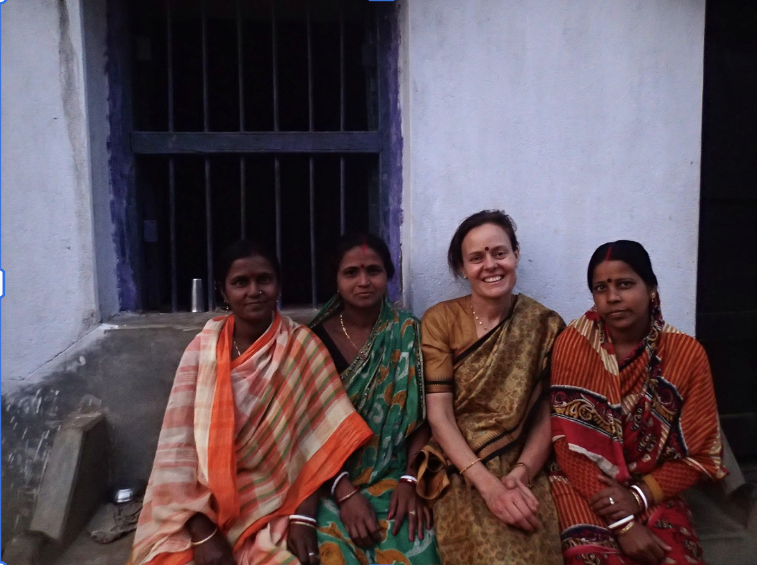 sarah in sari with 3 women.png