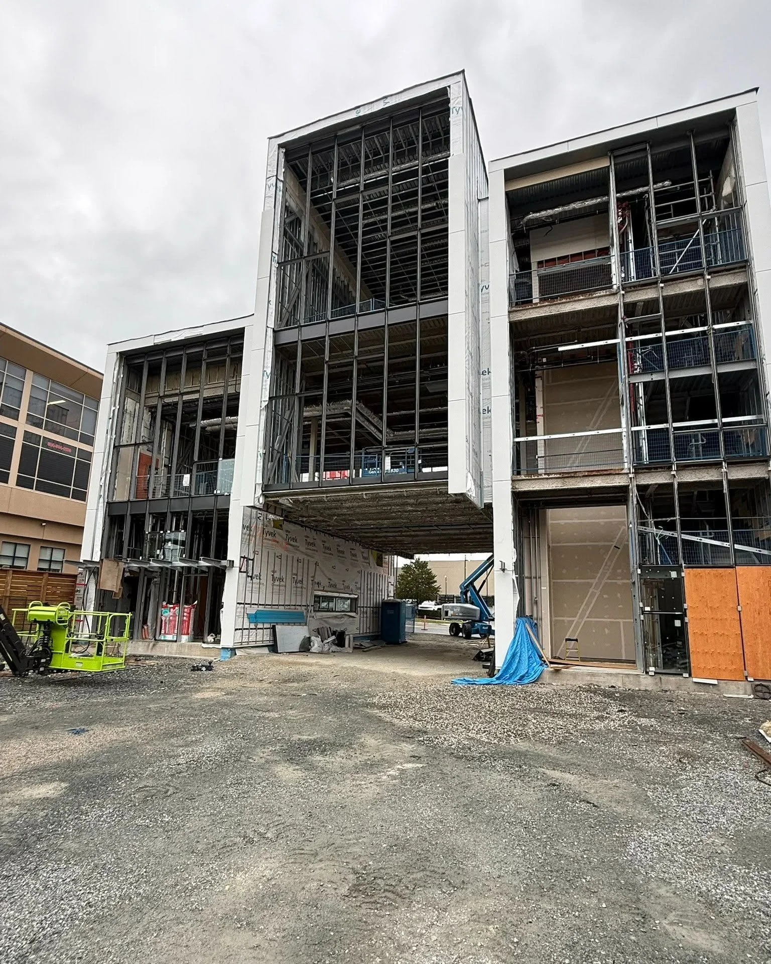 multi-storey-building-glazing-installation
