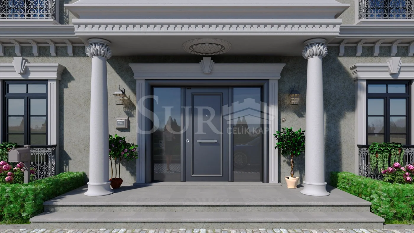 İki beyaz sütun, gri ön kapı, saksı bitkileri ve pembe çiçeklerle süslenmiş bir evin girişinin ön görünümü.