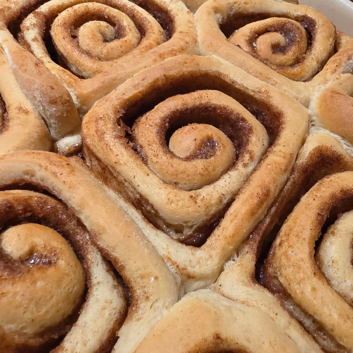 I love cinnamon rolls so much. The process of making them is so cathartic. Buy them from meeee @ itscrispybusiness.com.

#cinnamonrolls #smallbusiness #smallbakery #londonbakery #londoncakes