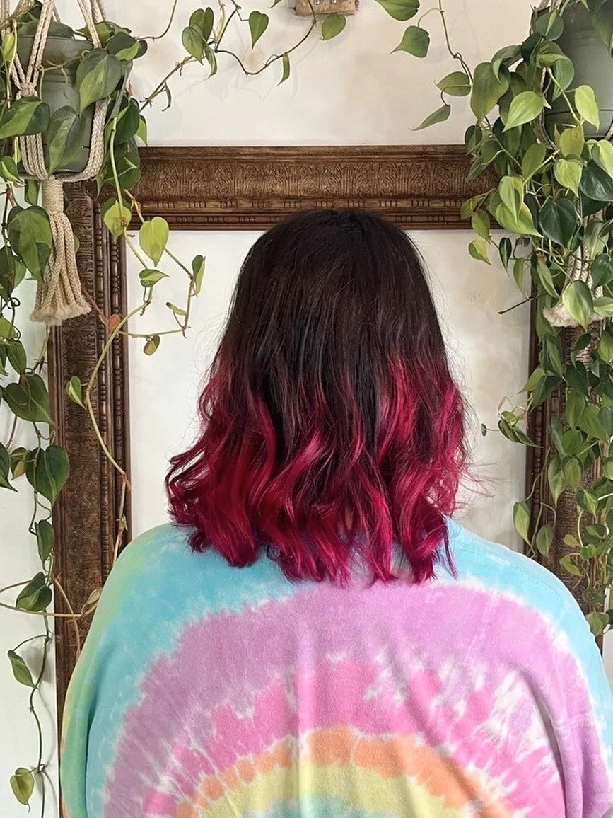 Let&rsquo;s talk party color maintenance!

Just like staying up too late, fighting a hangover or being completely danced out, party colors come with their own obstacles. If you&rsquo;re thinking about going vibrant, be sure to think about⬇️

💦❄️
Usi