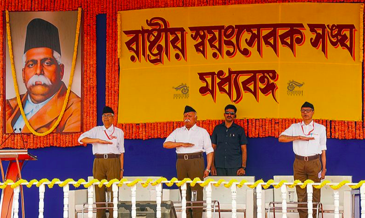 अरुण कुमार: ऐन चुनाव के वक़्त बंगाल में आरएसएस का हरकत में आना