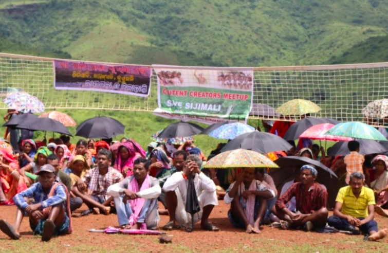 ओडिशा में खनन विरोध पर सख्ती: दलित-आदिवासी प्रदर्शनकारियों को ज़मानत के बदले पुलिस थाने साफ करने की शर्त