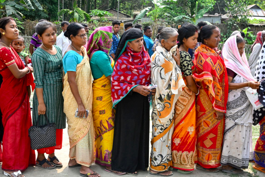 योगेंद्र यादव: पश्चिम बंगाल चुनाव में अल्पसंख्यकों को बाहर करने की साज़िश