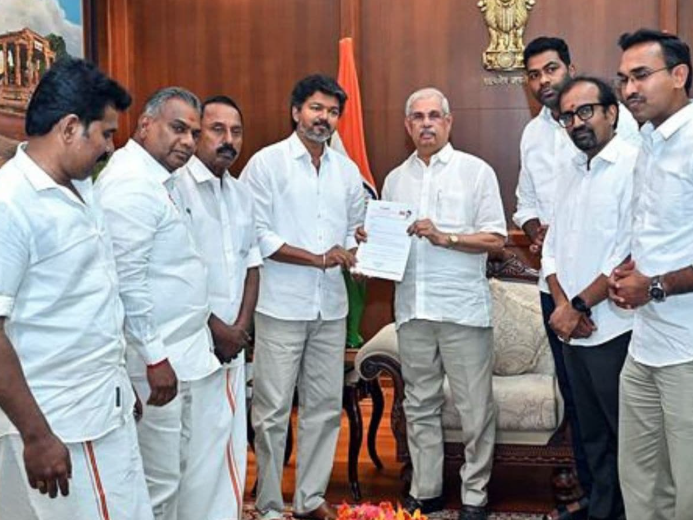 टीवीके को कांग्रेस के समर्थन से भाजपा असहज, एआईडीएमके पर विभाजन का खतरा