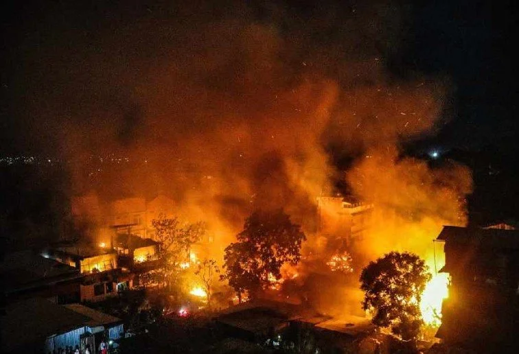मणिपुर के कामजोंग जिले में सशस्त्र उग्रवादियों ने सीमावर्ती गांवों को फूँका, ग्रामीण भागे
