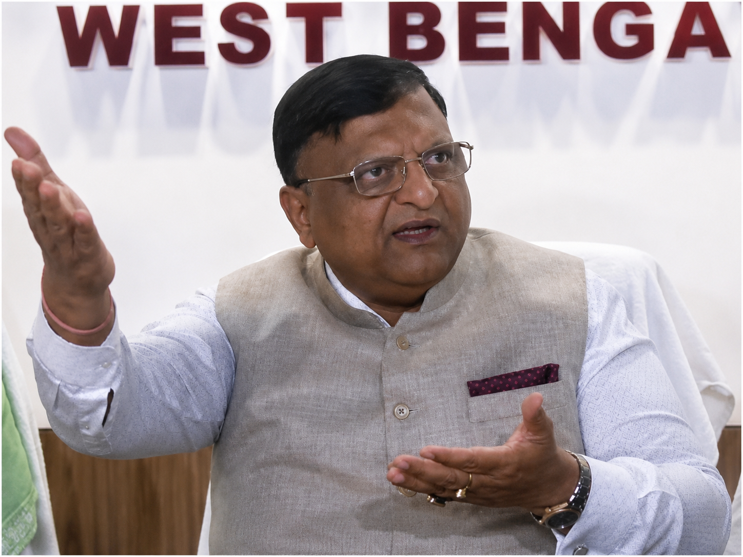 बंगाल में चुनाव से जुड़े अफसर एक के बाद एक पुरस्कृत: अब मुख्य निर्वाचन अधिकारी अग्रवाल, मुख्य सचिव होंगे