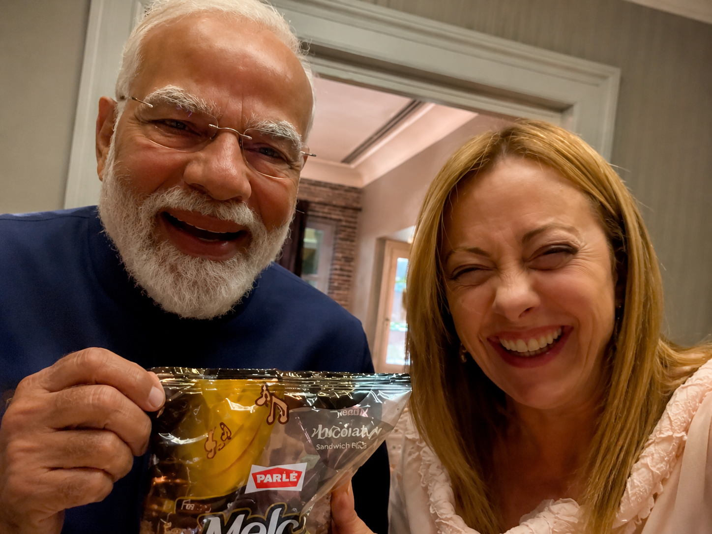 ‘यह नेतृत्व नहीं, नौटंकी है’: मेलोनी के लिए ‘मेलोडी’ टॉफ़ी के पैकेट को लेकर राहुल गांधी का पीएम मोदी पर हमला