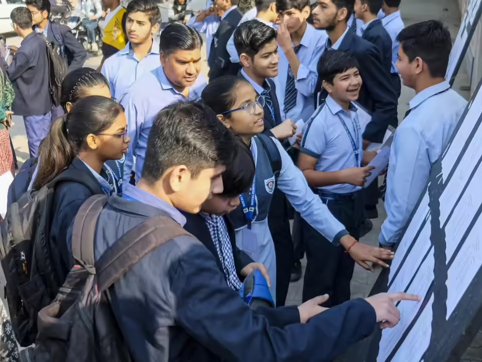 सीबीएसई विवाद से जुड़ी हैदराबाद की फर्म भी जांच के घेरे में