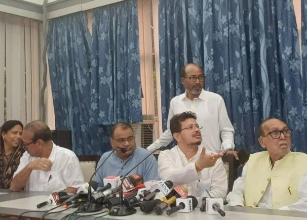 तृणमूल में बड़ी फूट, निष्कासित विधायक ऋतब्रत बनर्जी बंगाल विधानसभा में विपक्ष के नेता बने