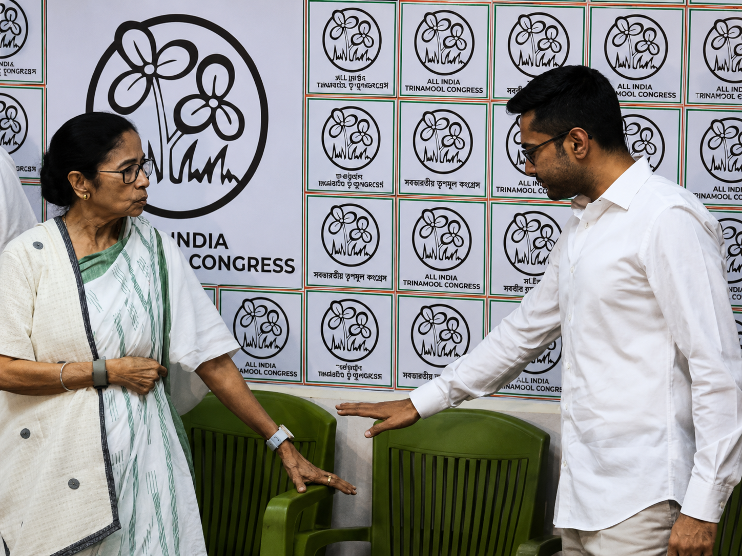 ‘अब अभिषेक को और स्वीकार नहीं कर सकते’: बागियों को मिल जाएगा तृणमूल का चुनाव चिन्ह एकनाथ शिंदे और अजित पवार की तरह