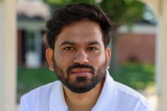 अभिजीत दीपके के राजनीतिक कदमों से बढ़ी चिंताओं के बीच परिवार ने बदला ठिकाना