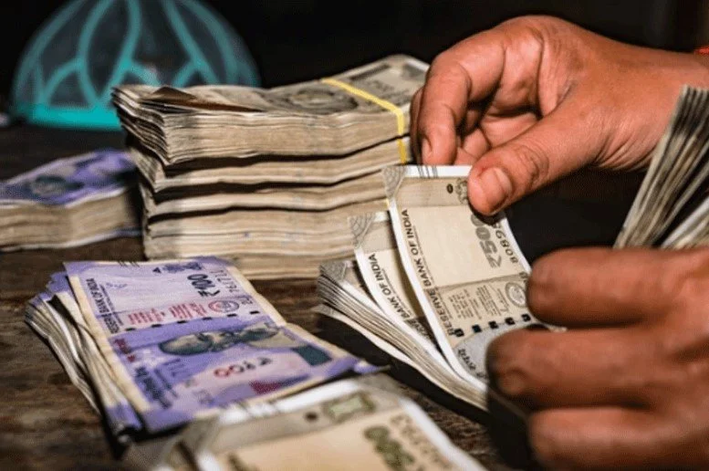 महाराष्ट्र से बंगाल तक: महिलाओं के लिए तय फायदों का लाभ उठाने के लिए पुरुष बने ‘लाड़की बहन’ और ‘लक्ष्मी’
