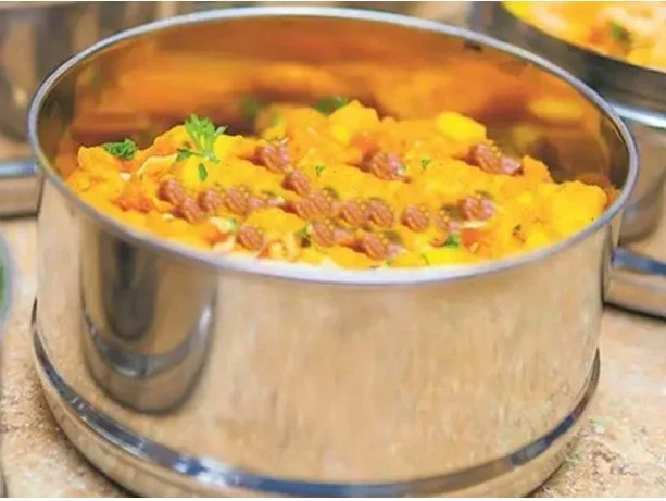 टिफिन में गोमांस: नाबालिग छात्र हिरासत में, माँ गिरफ्तार, 5 मुस्लिम छात्रों पर निष्कासन की तलवार&nbsp;&nbsp;