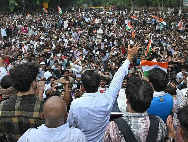पल या आंदोलन? कॉकरोच जनता पार्टी के लिए बढ़ता युवा समर्थन भारत के लिए क्या संकेत देता है