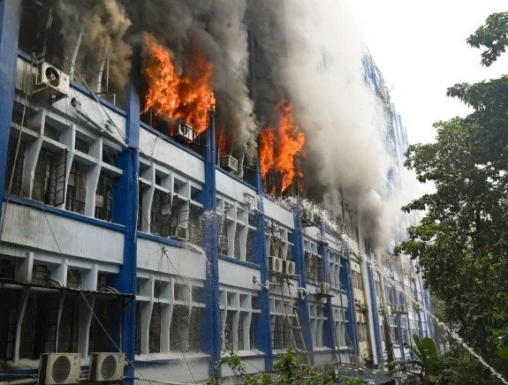 बंगाल की सरकारी इमारत में आग लगने से करीब 4,000 ईवीएम खाक; मंत्री ने जताई साजिश की आशंका