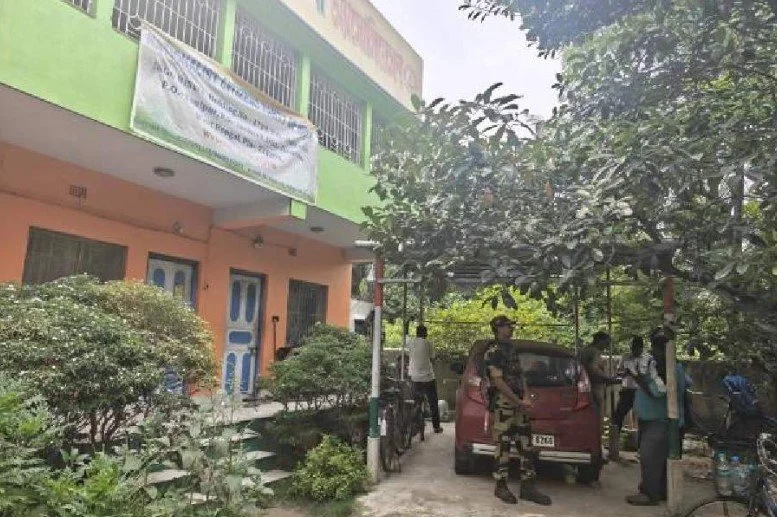 बंगाल में ‘एनसीपीआई’ मुख्यालय पर एक एनजीओ, एक समाचार पत्र का कार्यालय और सशस्त्र सुरक्षाकर्मी