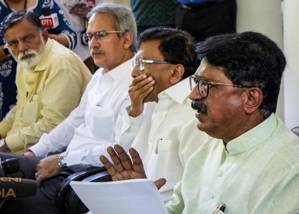‘ऑपरेशन टाइगर’: शिवसेना (यूबीटी) का दावा- सांसदों को दिया गया ₹50 करोड़ का ऑफर वे कहाँ हैं कुछ पता नहीं