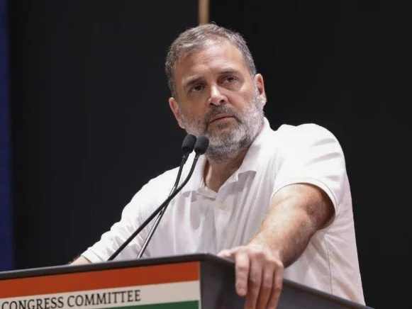राहुल गांधी का पीएम मोदी पर तंज़: ‘चोर को पकड़ने के बजाय पीड़ित के घर पर ताला लगाने की चाल’