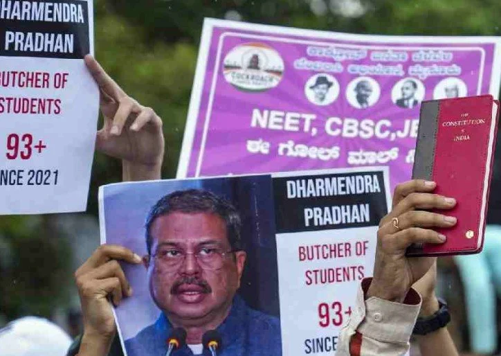 नीट दोबारा परीक्षा से कुछ दिन पहले, अब अहमदाबाद में 17 वर्षीय छात्र ने आत्महत्या की