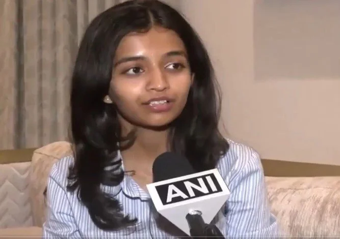 री-इवैल्यूएशन के बाद सीबीएसई कक्षा 12 की छात्रा ने हासिल किए 500 में 500 अंक