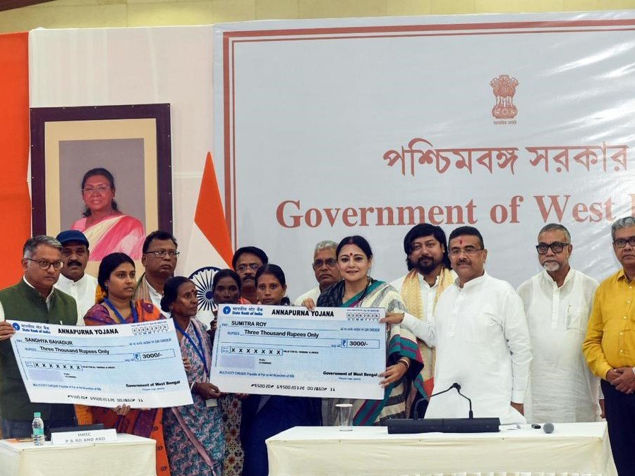 बंगाल : ‘एसआईआर’ की आड़ में अब सामाजिक सुरक्षा योजनाओं के लाभार्थियों की संख्या भी कम की जा रही
