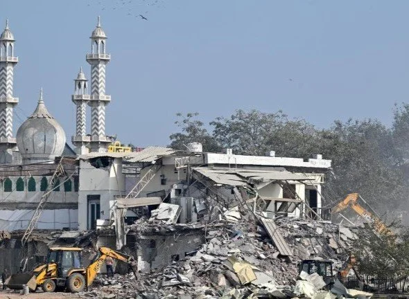 मुस्लिम संगठनों द्वारा ध्वस्तीकरण कार्रवाई की निंदा और कानूनी लड़ाई का ऐलान