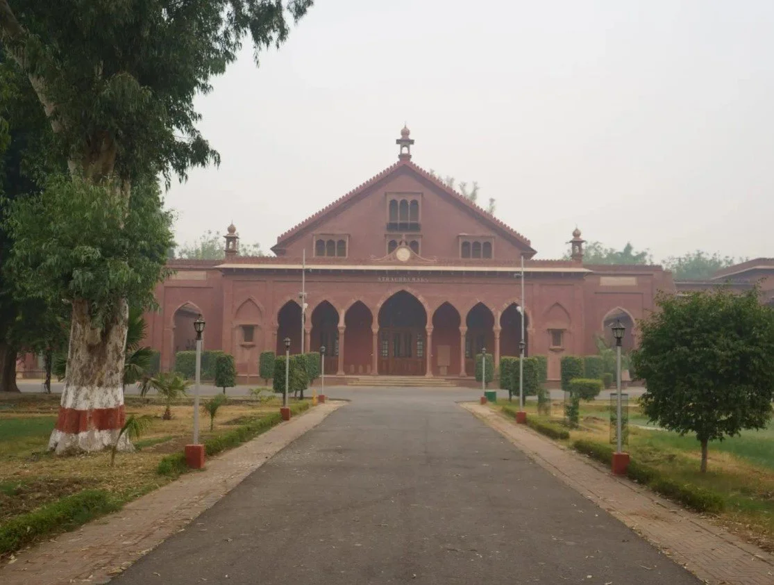 योगी आदित्यनाथ के दौरे के दौरान एएमयू में अज़ान पर रोक के आरोप, छात्रों ने उठाए धार्मिक स्वतंत्रता पर सवाल