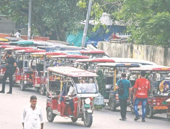 &nbsp;ब्लूटूथ हैक से ठप हो रहे दिल्ली के ई-रिक्शा, 1,000 रुपये की कमाई घटकर 600 रुपये रह गई