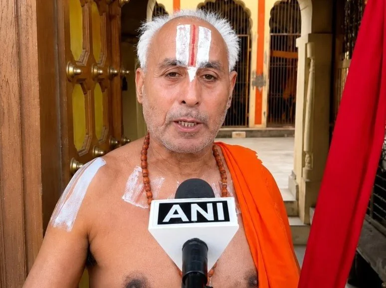 ‘राम मंदिर का पास जारी करने वाले बिचौलिए लखपति बन गए’: चढ़ावा चोरी पर करपात्री महाराज