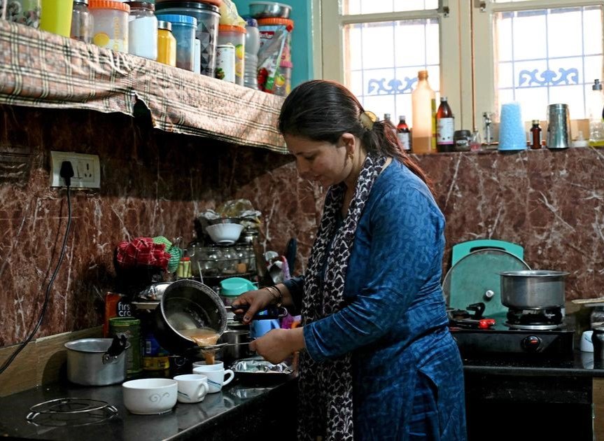खाना अब सिर्फ भोजन नहीं, एक ऐप है. क्या शहरी भारत में खत्म हो रही है साथ बैठकर खाने की संस्कृति?