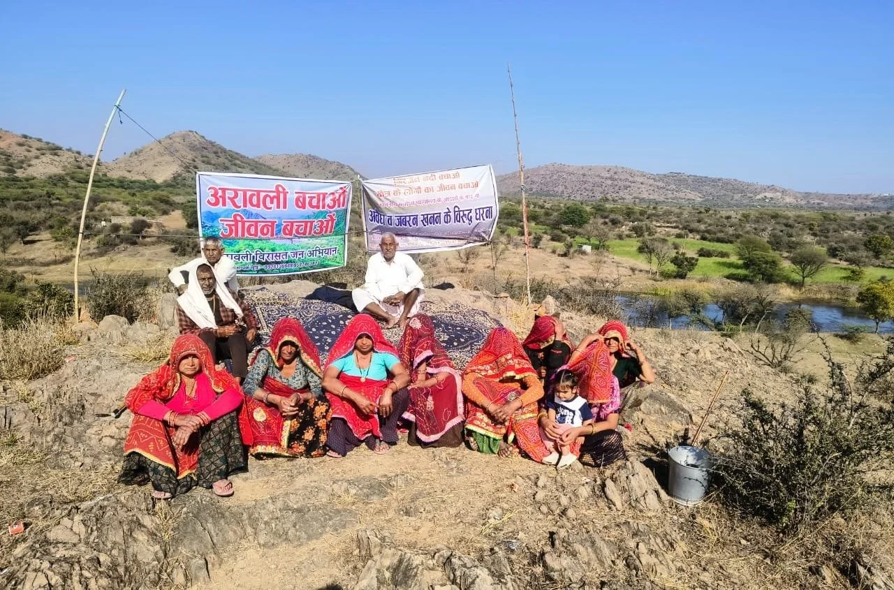 'हमारी नदी, हमारे पहाड़': राजस्थान में खनन परियोजना के खिलाफ आदिवासी समुदाय की लड़ाई