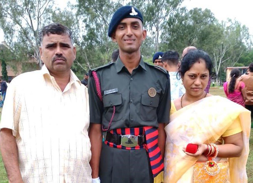 ऑपरेशन सिंदूर में शहीद अग्निवीर के माता-पिता की लड़ाई. सम्मान मिला, लेकिन पेंशन अब भी नहीं