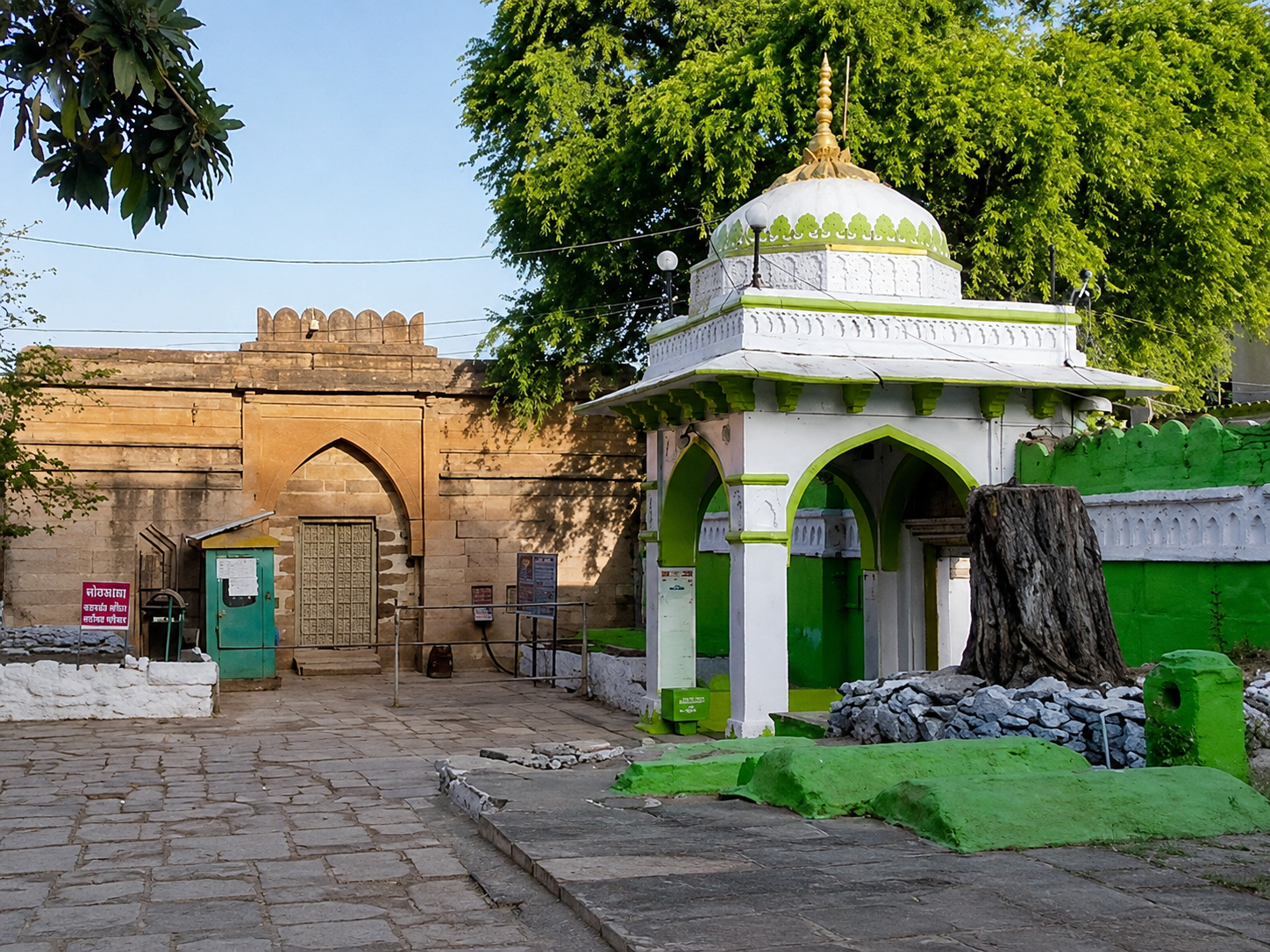 मध्य प्रदेश भोजशाला विवाद : सुप्रीम कोर्ट ने मामले का फैसला होने तक मुस्लिम पक्ष के लिए अस्थायी नमाज स्थल का सुझाव दिया