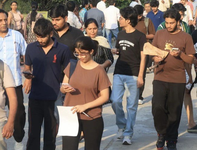 झारखंड की सरकारी भर्ती परीक्षा में 75 फीसदी अभ्यर्थी नहीं दे सके परीक्षा, कई ने देर से मिले ईमेल और दूरस्थ परीक्षा केंद्रों को ठहराया जिम्मेदार