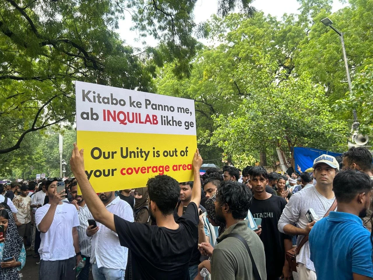 जंतर-मंतर के विरोध प्रदर्शनों में पारंपरिक मीडिया क्यों निशाने पर है?
