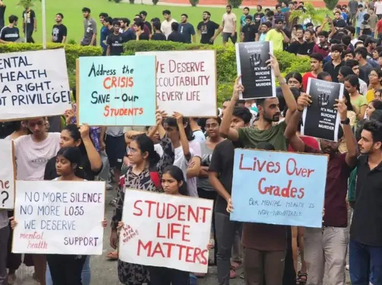 टी. एस. सुधीर | कमेटी पर कमेटी, सिफारिश पर सिफारिश: परीक्षा व्यवस्था बदले बिना कैसे रुकेगा पेपर लीक?