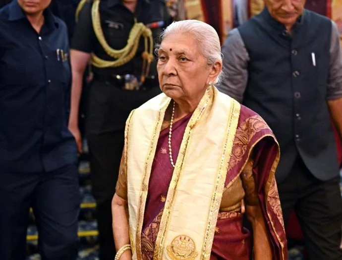 ट्रबल इंजन : उत्तरप्रदेश की राज्यपाल ने गोरखपुर जाकर योगी सरकार की कमियों को उजागर किया