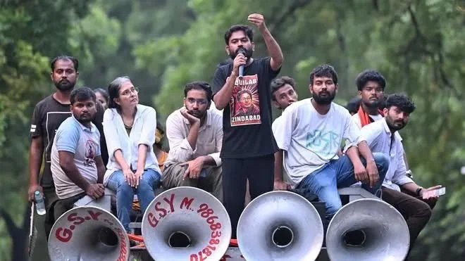 वीवीपी शर्मा | कॉकरोच और पंडित की क्रिस्टल बॉल