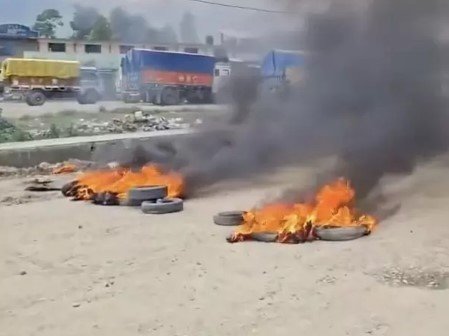 इम्फाल वेस्ट में नागा नागरिकों की हत्या के विरोध में प्रदर्शन हिंसक, 7 घायल