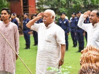 भागवत की यात्रा के पूर्व अमेरिकी आयोग ने आरएसएस पर प्रतिबंध लगाने की मांग की, बैठकों का विरोध किया