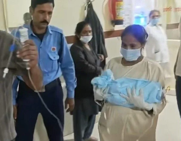 छिंदवाड़ा में एनआईसीयू में आग लगने से एक नवजात की मौत, दो झुलसे; एक ही वॉर्मर पर 2-3 बच्चे रखे थे