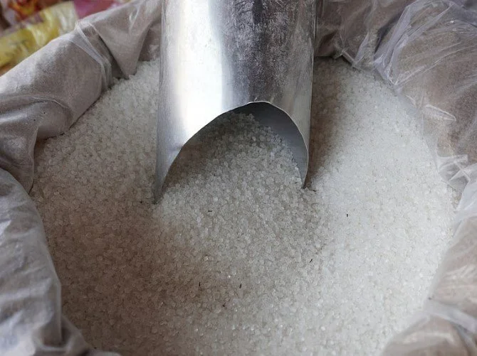 एक महीने में 30% महंगी हुई चीनी, मौसम के झटकों से खाद्य महंगाई का बढ़ा खतरा