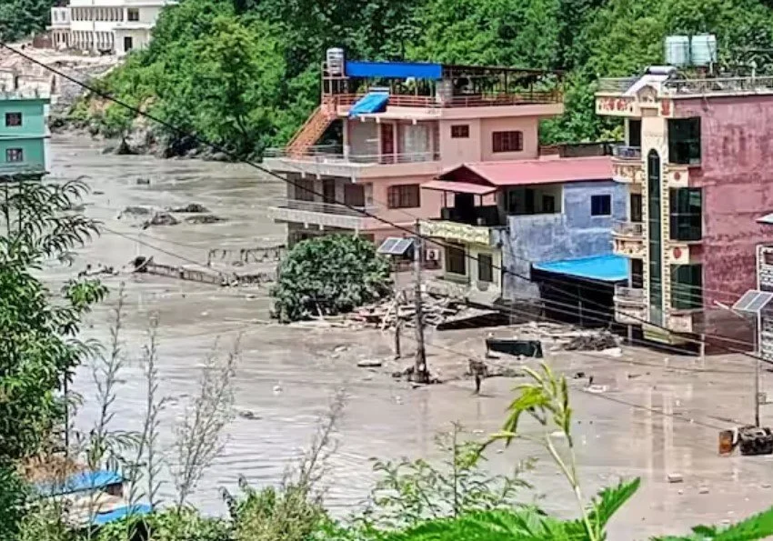 नेपाल में ‘फ्लैश फ्लड’ के बाद बिहार और यूपी हाई अलर्ट पर, कितना गंभीर है बाढ़ का खतरा?