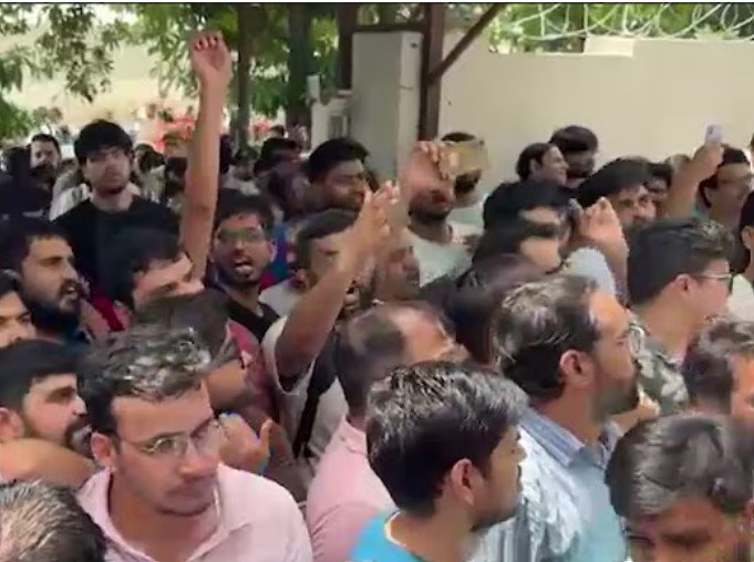 जयपुर के सीतापुरा परीक्षा केंद्र पर नीट-पीजी परीक्षार्थियों का हंगामा, बार-बार बंद हुए कंप्यूटर, फिर से होगी परीक्षा